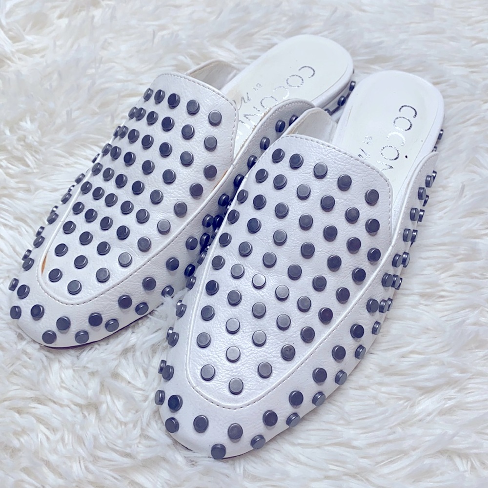 Coconuts by Matisse White Silver Studded Mules Size 6